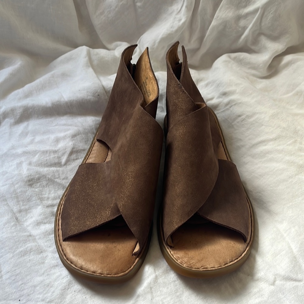 Born Iwa bronze sandals. Size 9.
